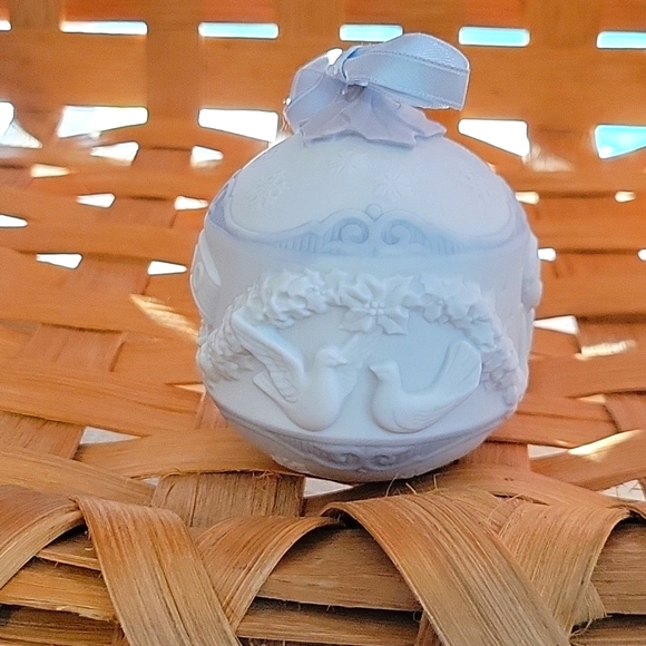 2000 LLARDO CHRISTMAS BALL - Picture 2 of 6